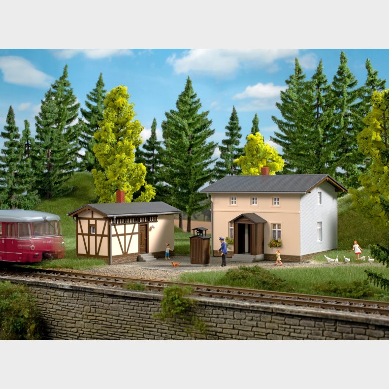 Jernbanevagtens hus med sidebygning 98 x 94 x 74 mm;92 x 49