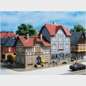 Beboelsesejendom Bahnhofstrae 9/11  90 x 73 x 95 mm;90 x 7