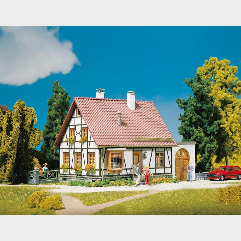 Bindingsvrkshus med garage ml: 126 x 72 x 85 mm