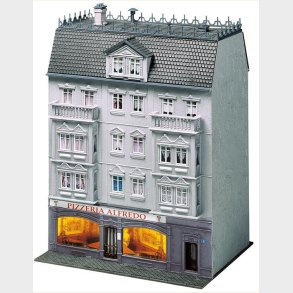 Pizzeria Alfredo, 145 x 127 x 203 mm