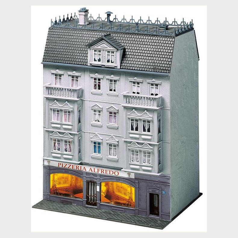 Pizzeria Alfredo, 145 x 127 x 203 mm