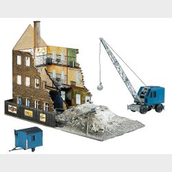 Hus nedbrydes med Bagger, 214 x 115 x 154 mm