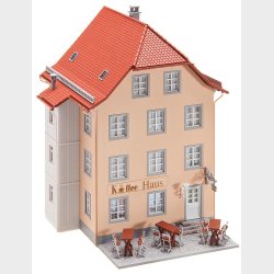 Cafe i den gamle by, 116 x 130 x 150 mm