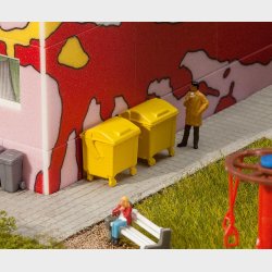 2 gule skraldecontainere,