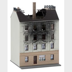 Brndende byhus 92 x 93 x 137