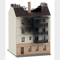 Brndende byhus 92 x 93 x 137