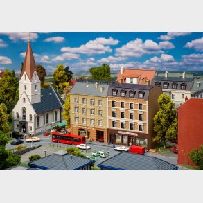 byhuse med apotek og delikatesseforretning