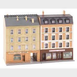 byhuse med apotek og delikatesseforretning