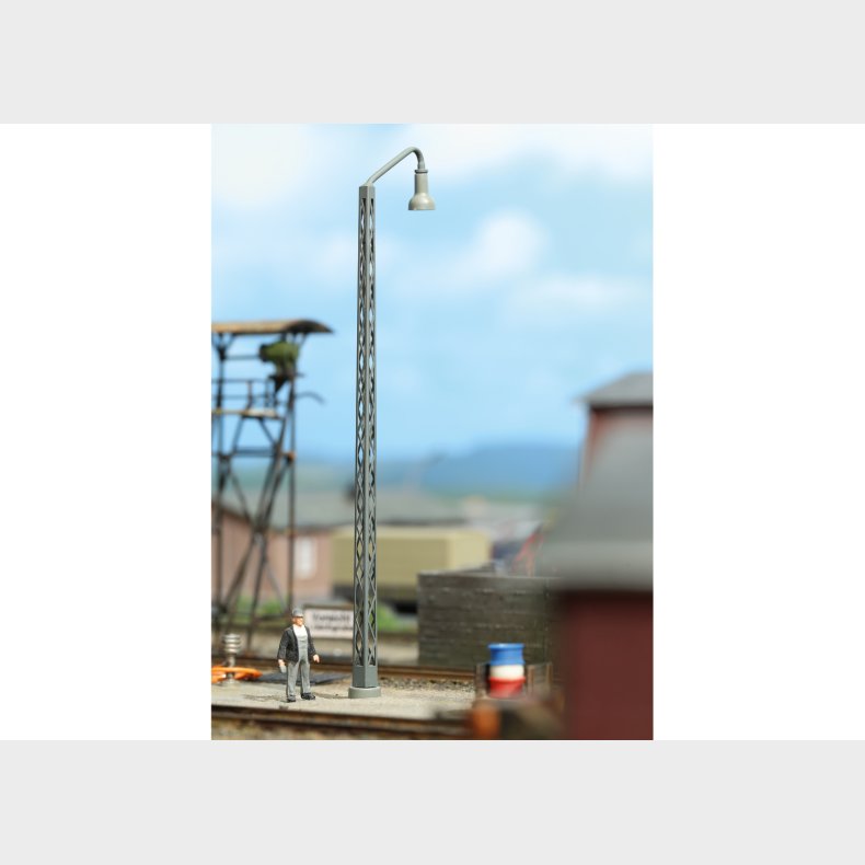 Lampe med gittermast til industri / gods areal