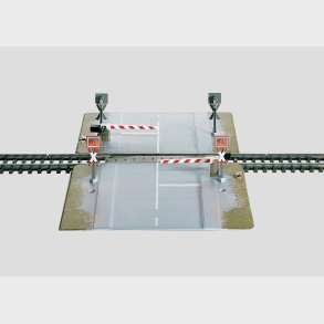 Bahnübergang m.Halbschranken