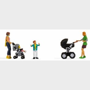 Mdre med brn i barnevogn 